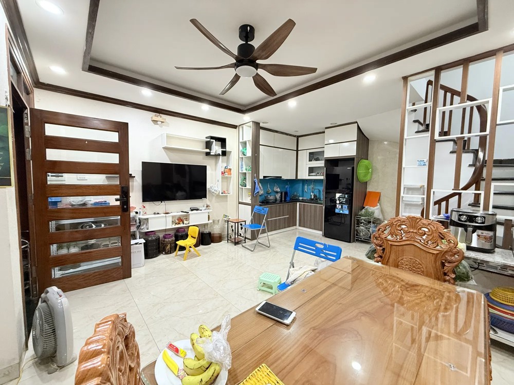 Bán Nhà Đặng Tiến Đông 38m2. 5 tầng. mặt tiền 4m. giá 12.1 Tỷ Đống Đa Hà Nội