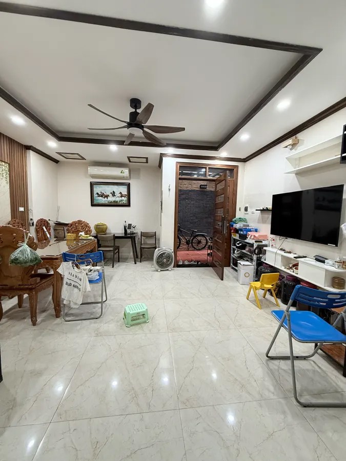 Bán Nhà Đặng Tiến Đông 38m2. 5 tầng. mặt tiền 4m. giá 12.1 Tỷ Đống Đa Hà Nội