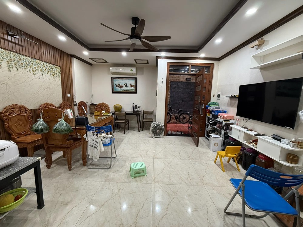 Bán Nhà Đặng Tiến Đông 38m2. 5 tầng. mặt tiền 4m. giá 12.1 Tỷ Đống Đa Hà Nội