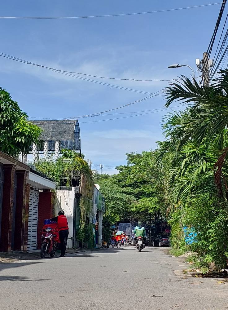 Nhà vị trí siêu đẹp Tăng Nhơn Phú,Phước Long B,  Kết cấu 3 tầng  Thiết kế: sân vườn, gara ô tô 2