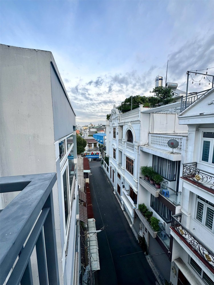 4.5❌15m, BÁN NHÀ 4 TẦNG, KHU PHÂN LÔ, HẺM 8M, PHẠM VĂN BẠCH, F15 TÂN BÌNH, 10 TỶ NHỈNH