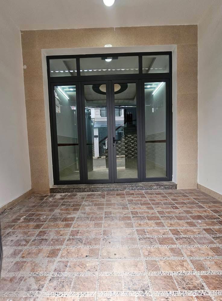 NHÀ 2 TẦNG MẶT TIỀN TA10, Ô TÔ NGỦ TRONG NHÀ. SÁT BÊN LÊ THỊ RIÊNG, PHƯỜNG THỚI AN QUẬN 12