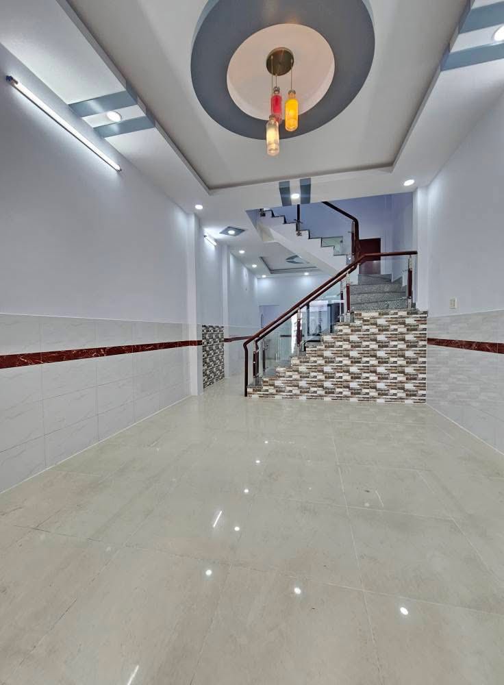 NHÀ 2 TẦNG MẶT TIỀN TA10, Ô TÔ NGỦ TRONG NHÀ. SÁT BÊN LÊ THỊ RIÊNG, PHƯỜNG THỚI AN QUẬN 12