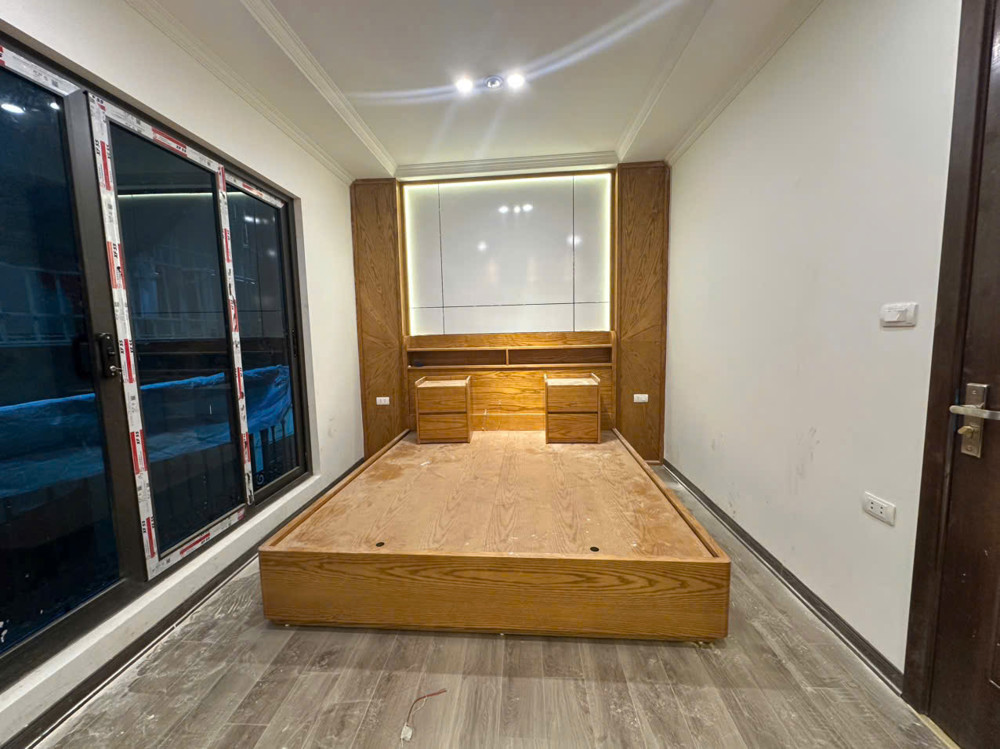 BÁN NHÀ HOÀNG ĐẠO THÀNH - CỰC PHẨM CÁCH Ô TÔ CHỈ 2 NHÀ 5 TẦNG MỚI ĐẸP GIÁ 6,7 TỶ