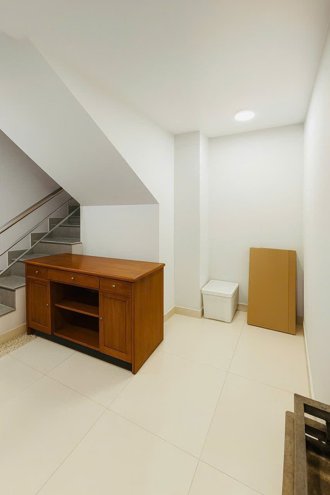 NHÀ BÁN TÂN BÌNH – MỚI ĐẸP – GẦN CHỢ VẢI – LẠC LONG QUÂN – 5 TẦNG BTCT – 46M2