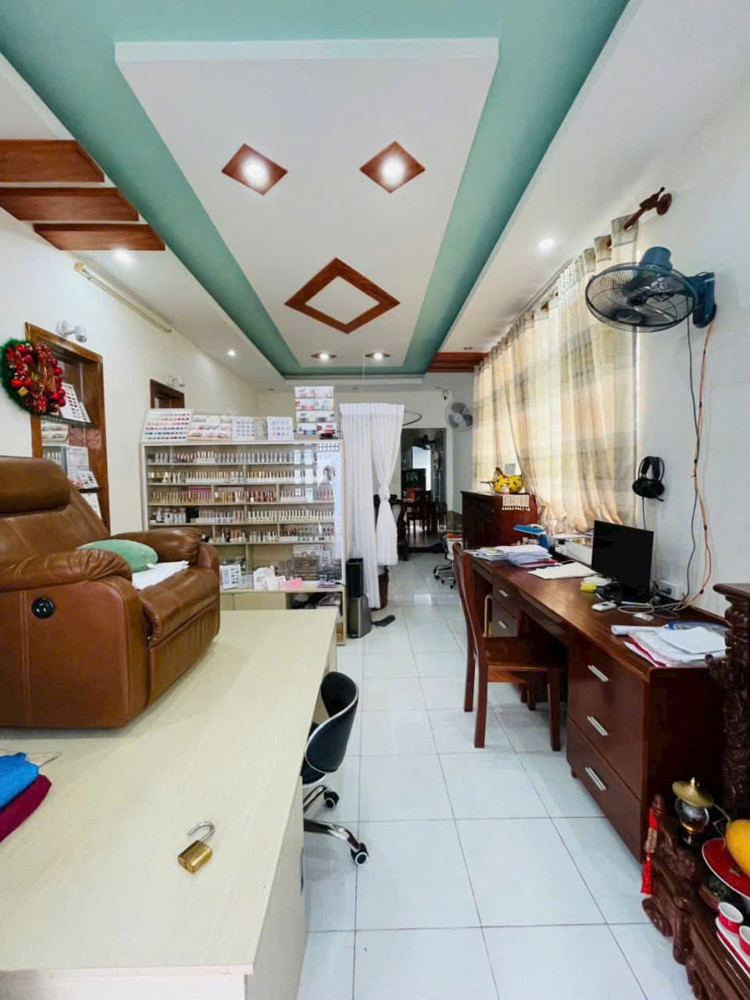 Siêu phẩm sát mặt tiền đường lớn . Thích hợp cho người tìm nhà an cư lạc nghiệp