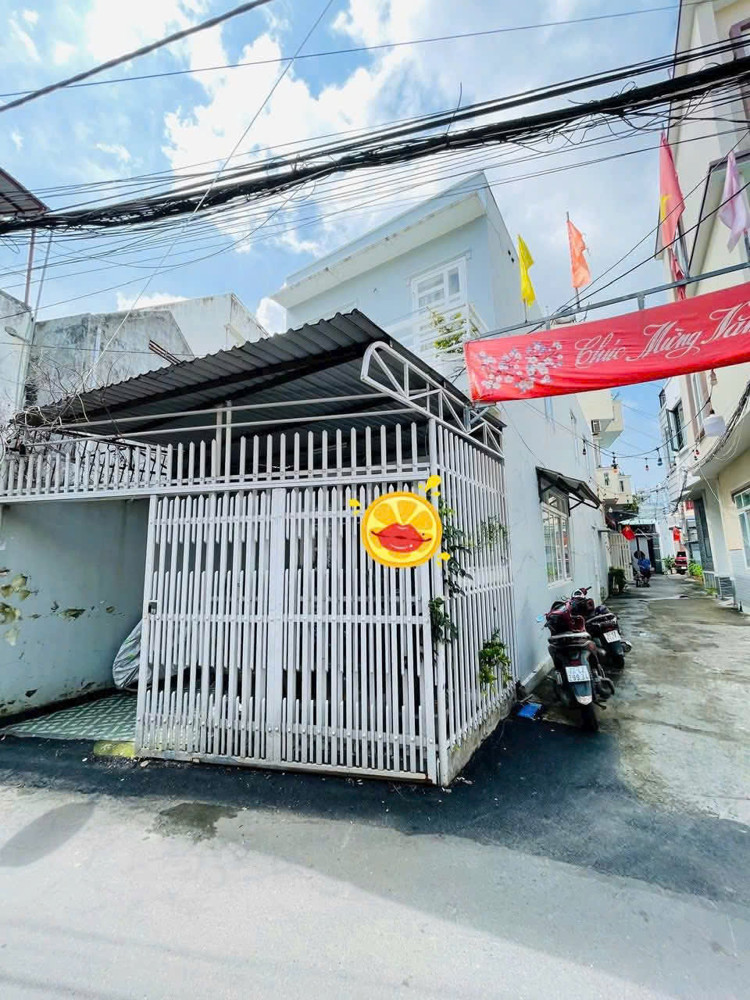 Siêu phẩm sát mặt tiền đường lớn . Thích hợp cho người tìm nhà an cư lạc nghiệp