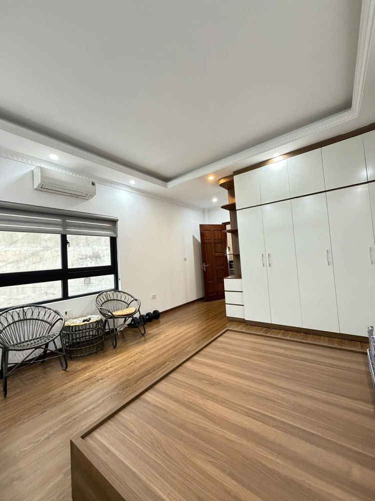 bán nhà lô góc Hoàng Như Tiếp, gần bệnh viện Tâm Anh, 7 tầng thang máy, ngõ thông, ôtô vào nhà