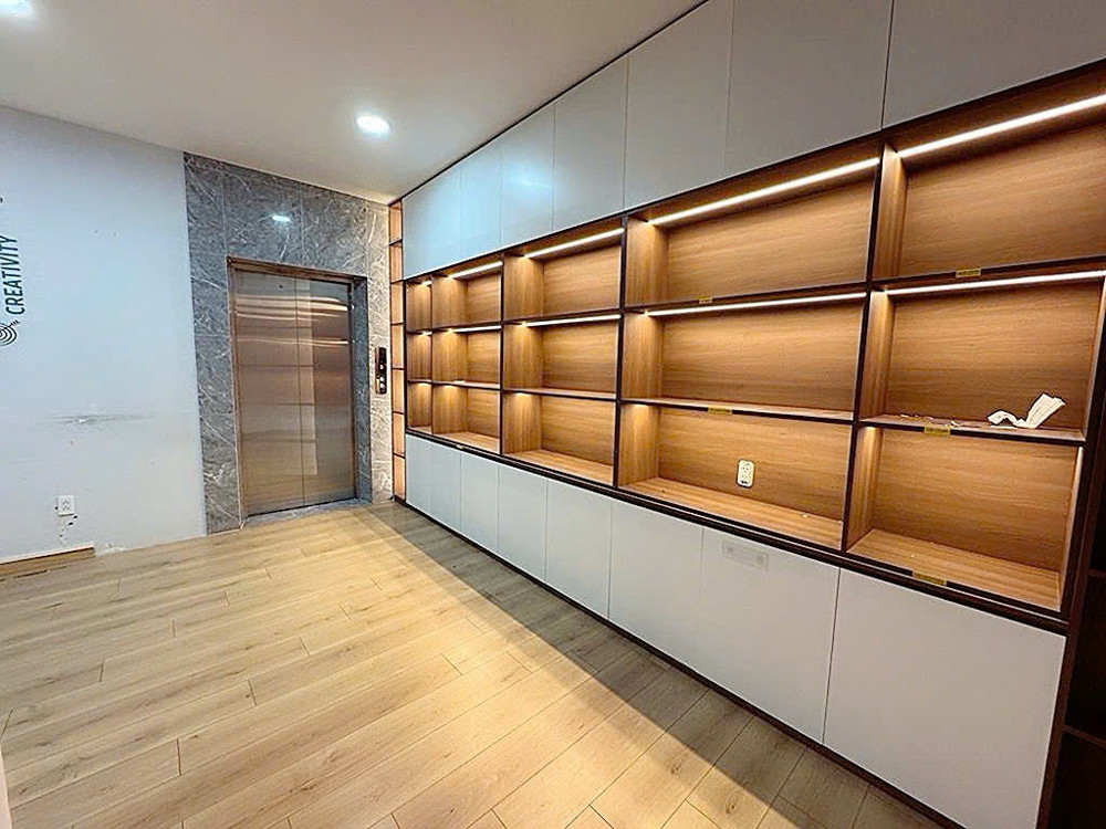 BÁN NHÀ 5 TẦNG THANG MÁY - XE HƠI NGỦ TRONG NHÀ Đ.BÊN VÂN ĐỒN, Q4 - NGANG HIẾM 5M NỞ HẬU 6,6M * 16M