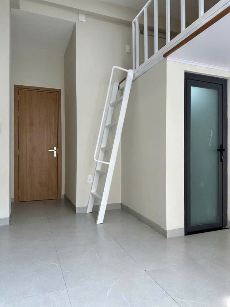 Căn Hô dịch vụ Lê Văn Thịnh,Diện tích 72m2 (4 x18) oto đổ cửaNhà mới xây, 1 trệt, 3 lầu, 10 pn,