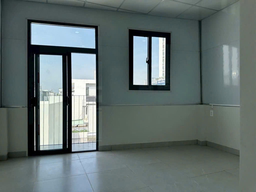 Căn Hô dịch vụ Lê Văn Thịnh,Diện tích 72m2 (4 x18) oto đổ cửaNhà mới xây, 1 trệt, 3 lầu, 10 pn,