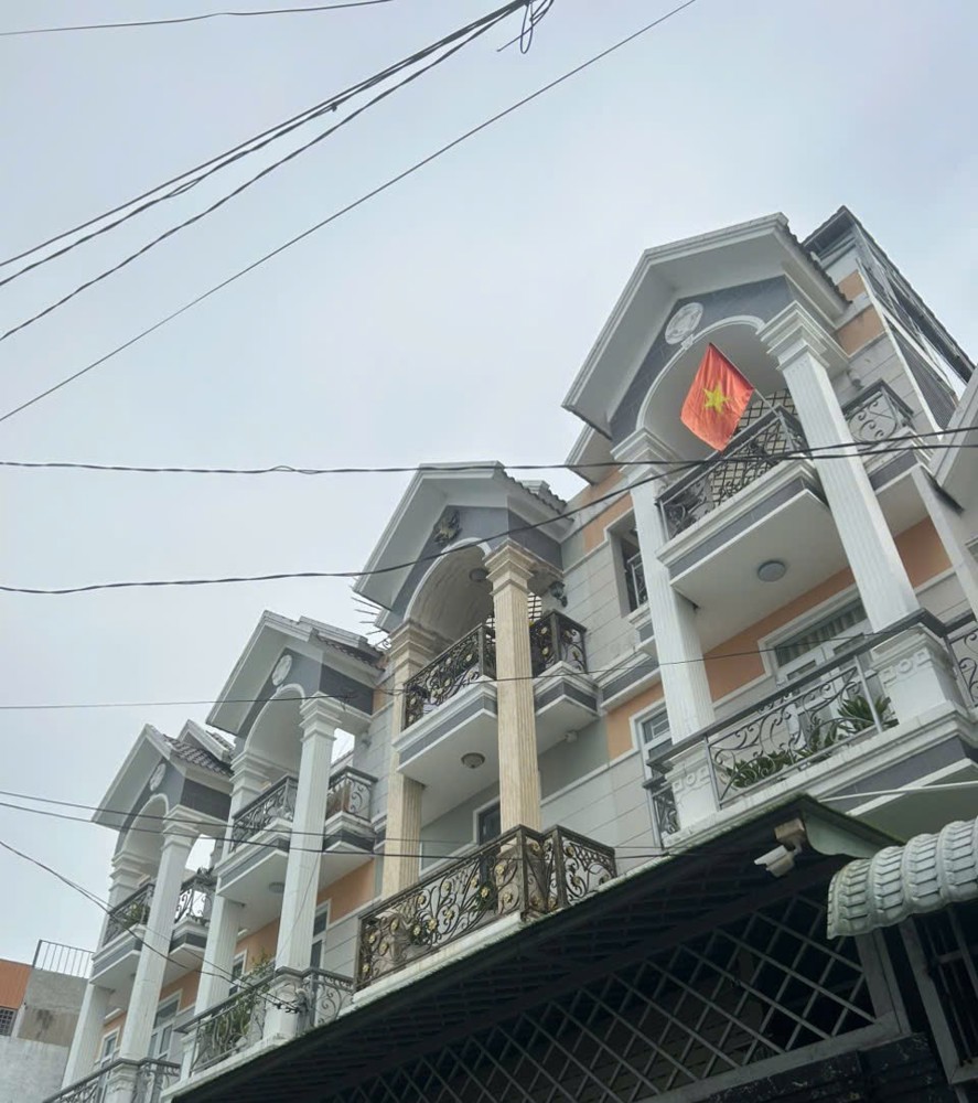 Bán gấp nhà đẹp Thạnh Lộc 37, Q.12: 5 tầng, 81m2, 4 phòng ngủ, sổ hồng trao tay, giá hời chỉ 6.6 tỷ
