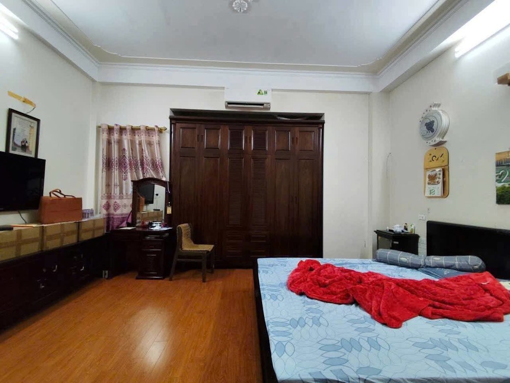 Nhà Phố Hoàng Ngân-32M*5tầng- Ngõ Thông; Ô Tô Đỗ Cửa- Nhỉnh 9 Tỷ