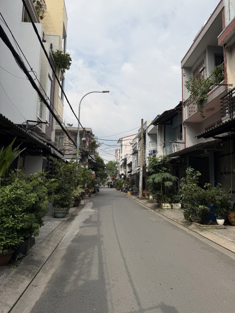 Nhỉnh 4 Tỷ Mặt Tiền Kinh Doanh 8m Có Lề Giáp Tân Phú 4 x 11 - 2 Phòng Ngủ