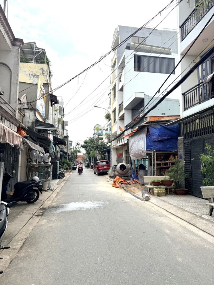 Nhỉnh 4 Tỷ Mặt Tiền Kinh Doanh 8m Có Lề Giáp Tân Phú 4 x 11 - 2 Phòng Ngủ