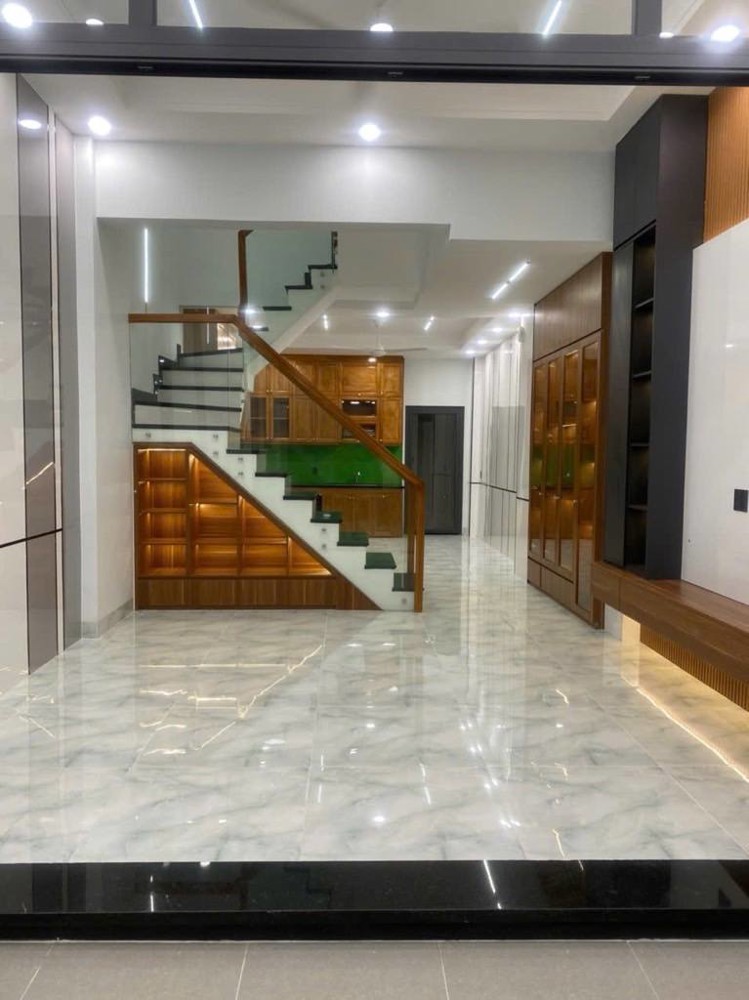 Nhà mặt tiền đẹp ở ngay đường số ,4 tầng 75m,oto ngủ trong nhà,đường trước nhà 8m,gần Bv Lê Văn