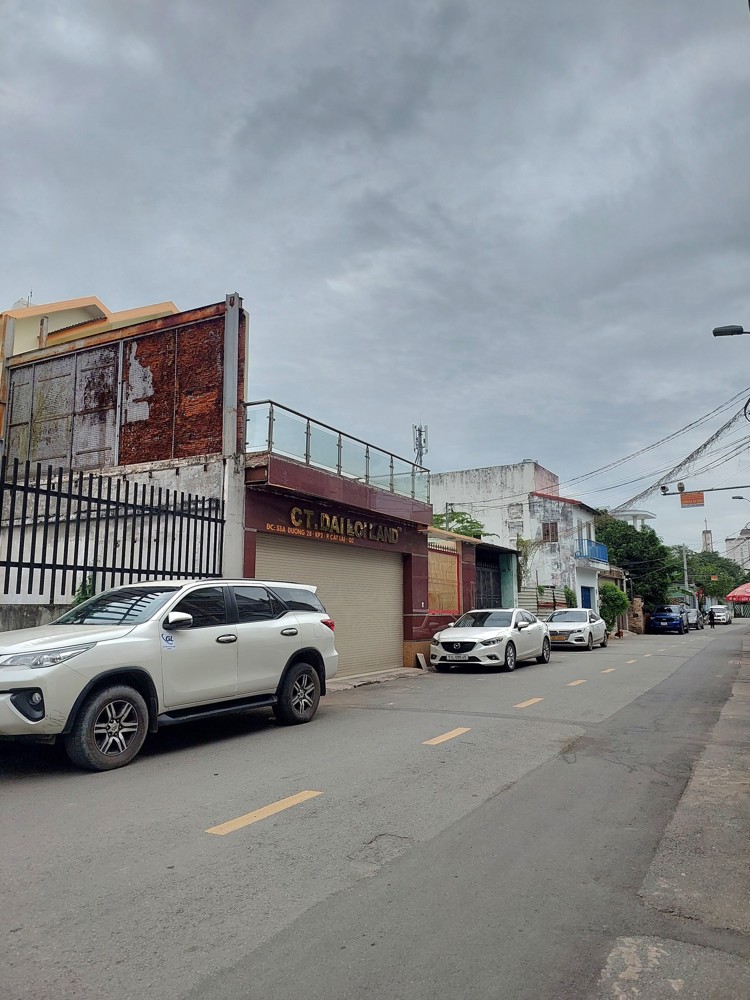 Nhà mặt tiền đẹp ở ngay đường số ,4 tầng 75m,oto ngủ trong nhà,đường trước nhà 8m,gần Bv Lê Văn