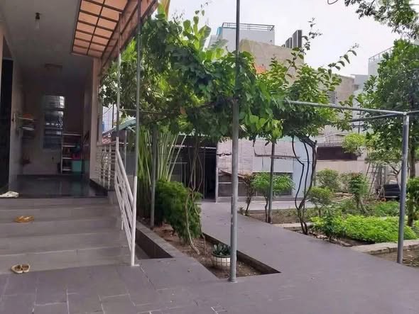 Bán nhà mặt tiền 1 hầm 3 tầng 25x45m giá 77,9 tỷ Đường Lê Thị Riêng