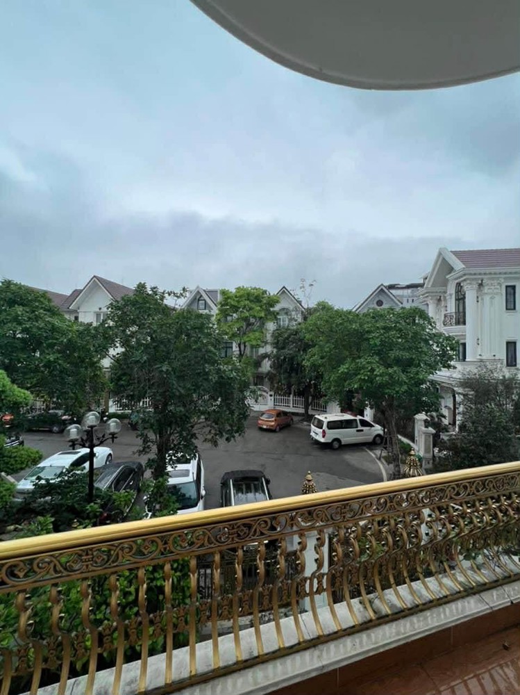 Biệt thự thượng lưu Vinhomes Riverside 206m x 4tầng, mặt tiền 15m, nội thất cao cấp, an ninh tuyệt