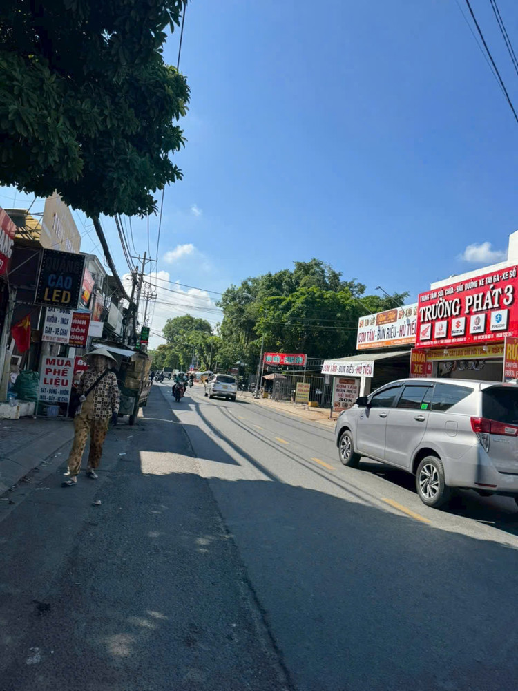 ÔNG ANH KẸT BÁN GẤP CĂN NHÀ MT NGUYỄN THỊ BÚP, DT RỘNG (6.8X30) DÒNG TIỀN TỐT