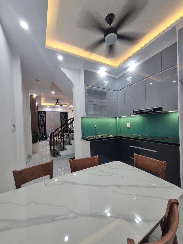 Nhà Phố Nguyễn Xiển-35m*5tầng- Gần trường, chợ; ô tô đỗ cách 30m- Nhỉnh 8 tỷ