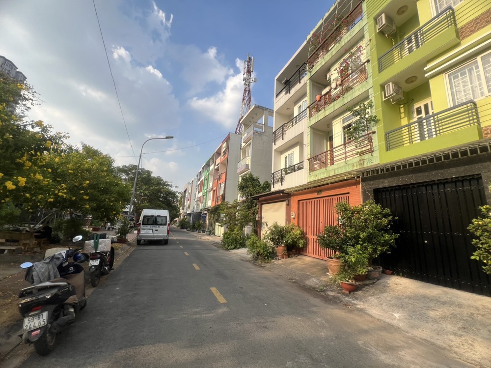 Chính chủ gửi bán nhà 4x20m, trệt 2 lầu sân thượng, view công viên – 18 tỷ