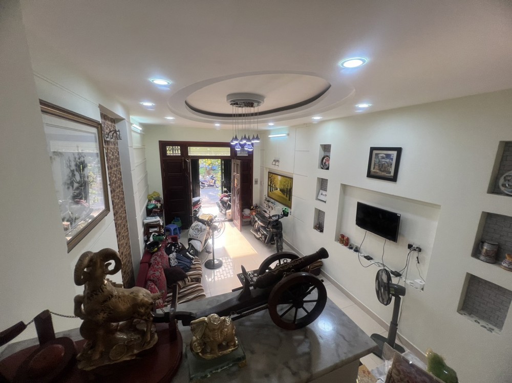 Chính chủ gửi bán nhà 4x20m, 3 tầng sân thượng, đối diện công viên Cao Lân – 18 tỷ