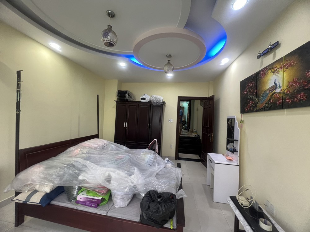 Chính chủ gửi bán nhà 4x20m, 3 tầng sân thượng, đối diện công viên Cao Lân – 18 tỷ