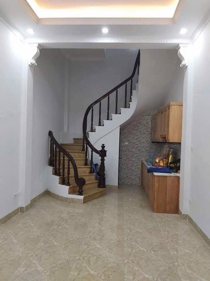 NHÀ MẶT NGÕ - BA GÁC ĐỖ CỬA - 30M RA Ô TÔ - 100M RA PHỐ - TIỆN ÍCH NGẬP TRÀN _ 5 TẦNG-32M2