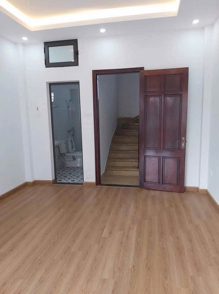 NHÀ MẶT NGÕ - BA GÁC ĐỖ CỬA - 30M RA Ô TÔ - 100M RA PHỐ - TIỆN ÍCH NGẬP TRÀN _ 5 TẦNG-32M2