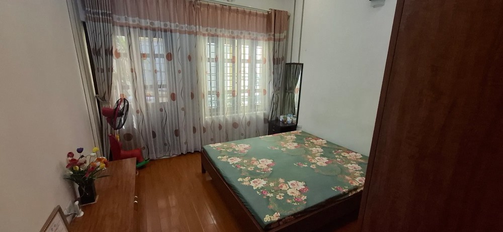 Bán Nhà Giải Phóng 46m2.  3 tầng, mặt tiền 3.9m. giá 15.2 Tỷ Hoàng Mai  Hà Nội