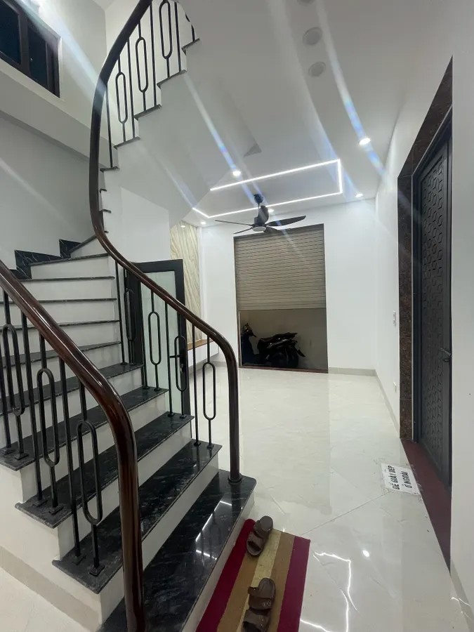 Bán Nhà Hòa Bình 31/39m2. 5 tầng. mặt tiền 3.8m. giá 8.5 Tỷ Đống Đa Hà Nội