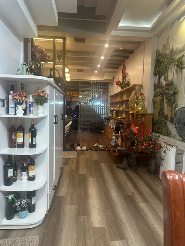 Nhà 3.5 tầng mặt đường Trại Lẻ - Vỉa hè 6m đang cho thuê 20 triệu/1 tháng