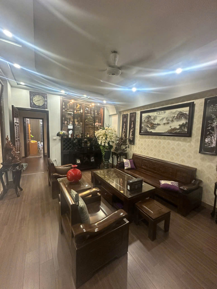 Nhà 3.5 tầng mặt đường Trại Lẻ - Vỉa hè 6m đang cho thuê 20 triệu/1 tháng