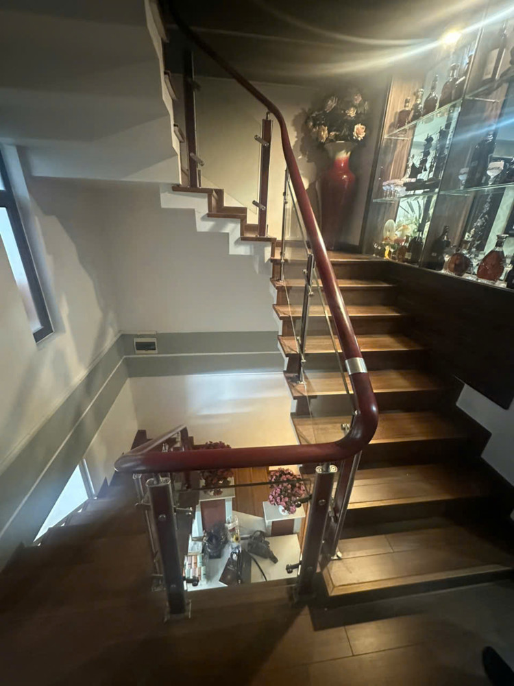 Nhà 3.5 tầng mặt đường Trại Lẻ - Vỉa hè 6m đang cho thuê 20 triệu/1 tháng