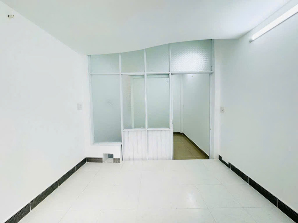 L1576 ⭐️ sát chợ Hạnh Thông Tây, SHR, Vuông, 2 tầng, 3x8m, 2.x tỷ