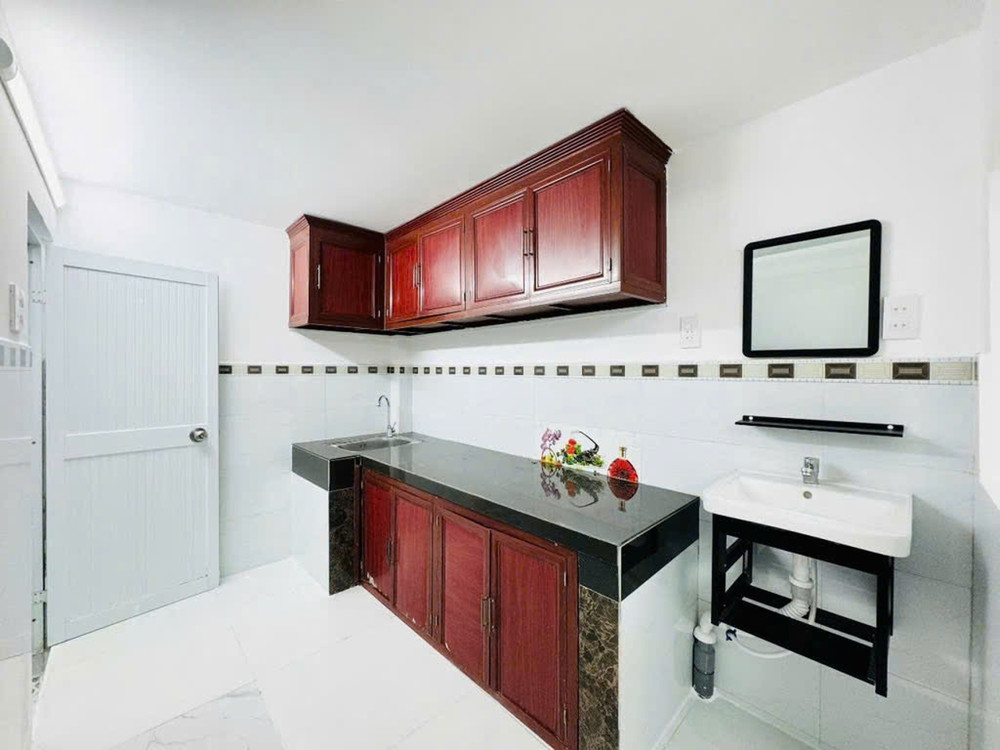 L1576 ⭐️ sát chợ Hạnh Thông Tây, SHR, Vuông, 2 tầng, 3x8m, 2.x tỷ