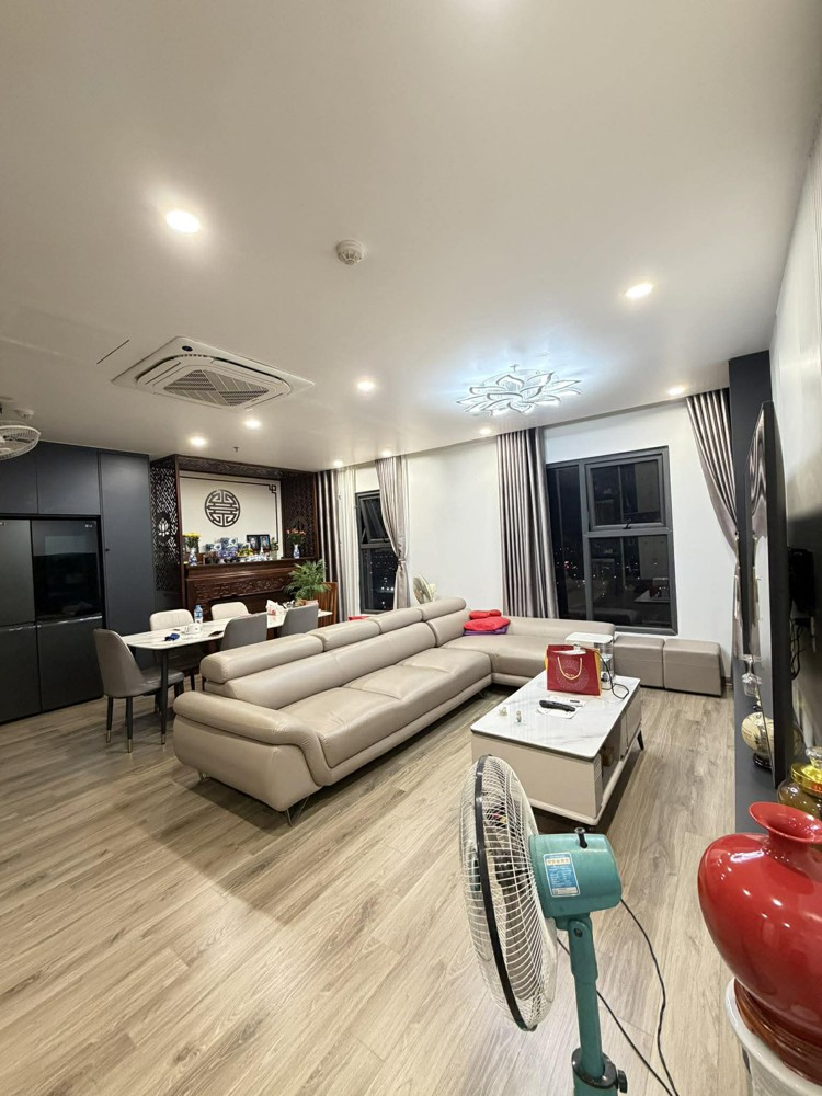 Chính chủ cần bán căn chung cư 121,5 m2 Blue Star - Gia Lâm, giá 9.8 tỷ, LH 0985865658