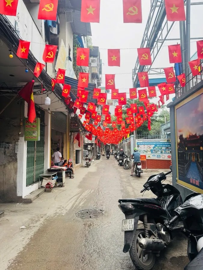 Bán Nhà Trại Cá 17/20m2. 5 tầng. mặt tiền 2.3m. giá 5.6 tỷ Hai Bà Trưng Hà Nội