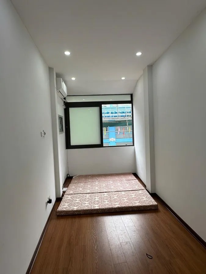 Bán Nhà Trại Cá 17/20m2. 5 tầng. mặt tiền 2.3m. giá 5.6 tỷ Hai Bà Trưng Hà Nội