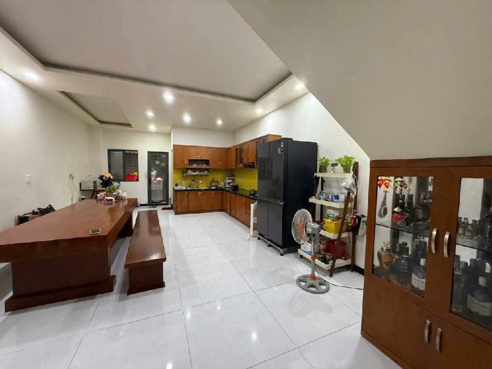 Biệt thự mặt tiền 200m đường Thạnh Mỹ Lợi,P.Thạnh Mỹ Lợi Dt 8x26 Ngang khủng 
 Vị trí gần Đảo Kim