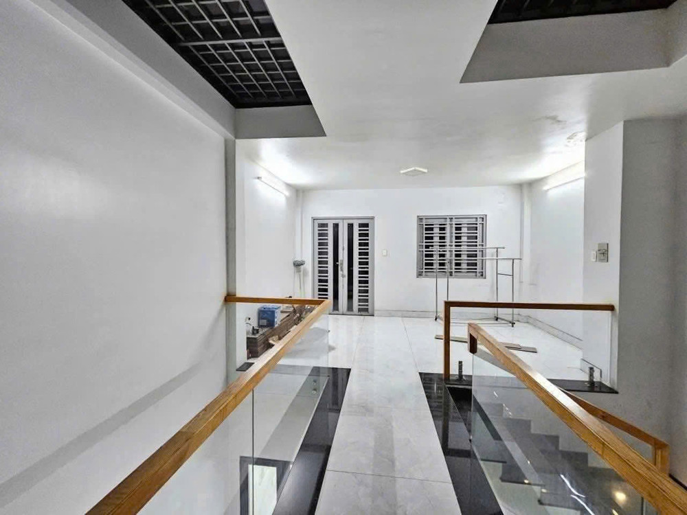 Biệt thự mặt tiền 200m đường Thạnh Mỹ Lợi,P.Thạnh Mỹ Lợi Dt 8x26 Ngang khủng 
 Vị trí gần Đảo Kim