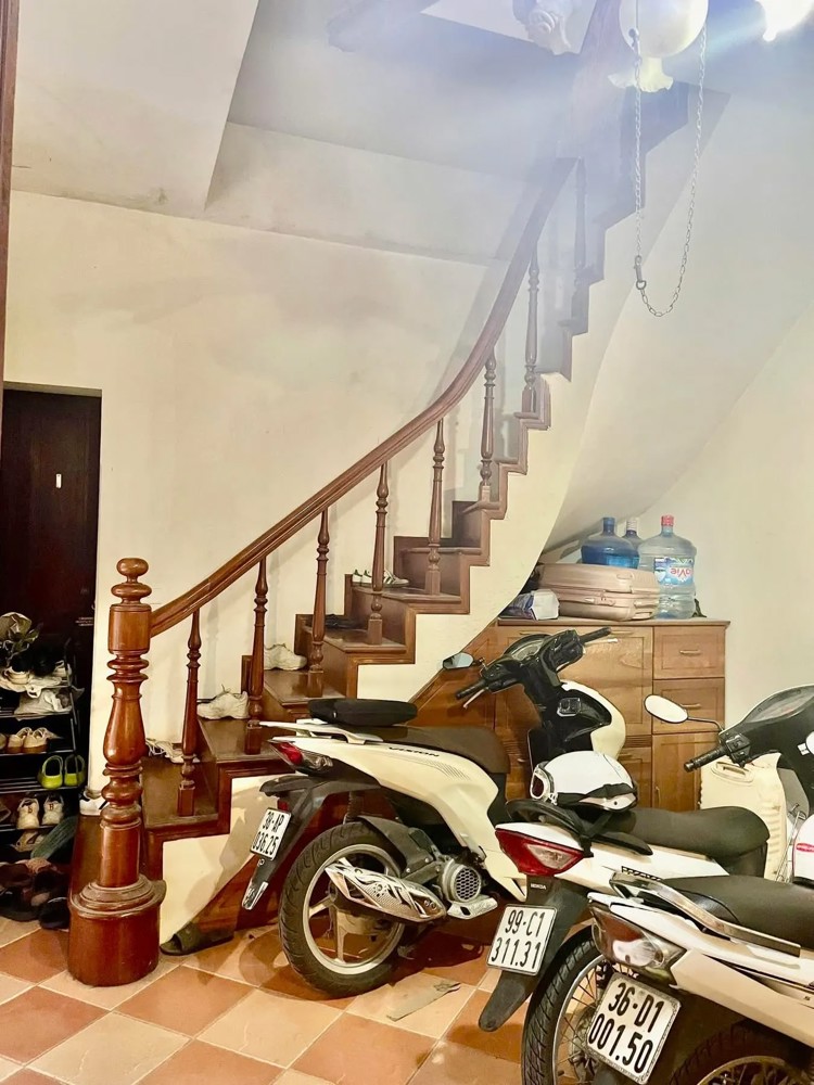 Bán Nhà Huỳnh Thúc Kháng 33/45m2. 5 tầng. mặt tiền 4m. giá 16.5 tỷ Đống Đa Hà Nội