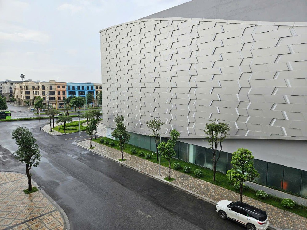 Cho thuê nhà 4 tầng  lô góc đối diện vincom ocean park 2