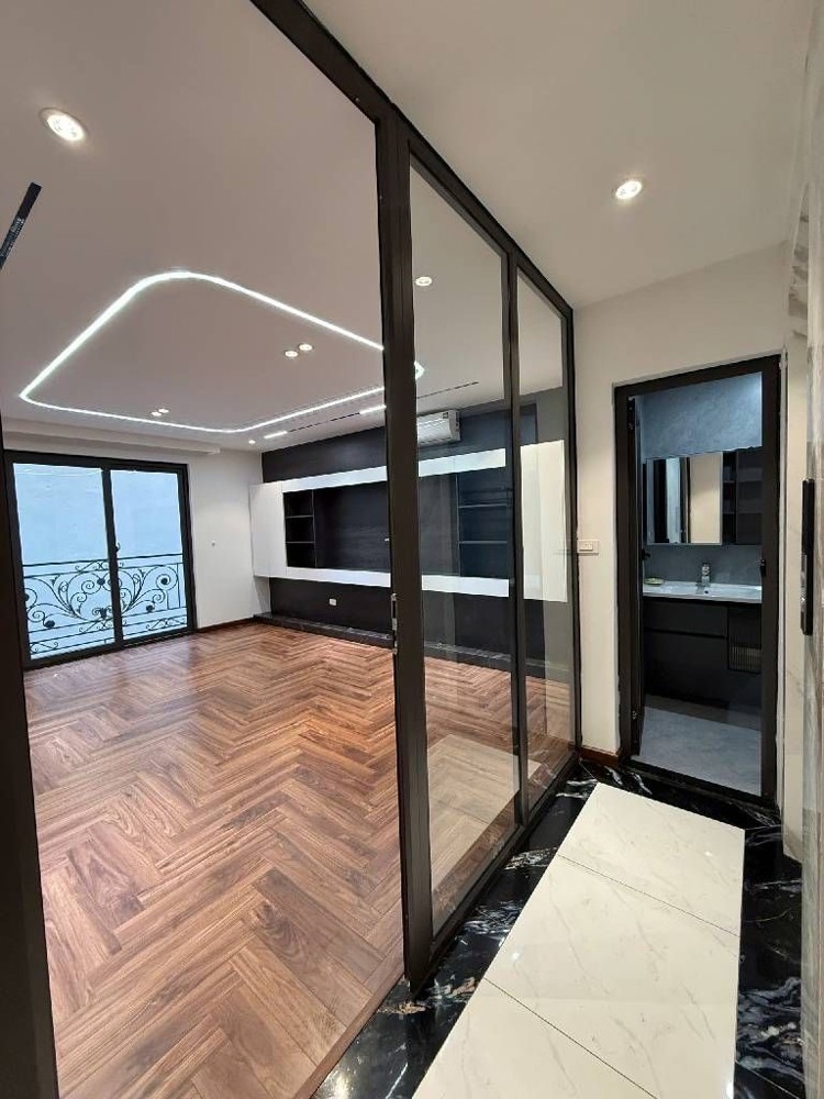 KHÚC THỪA DỤ DT 40M x7 TẦNG THANG MÁY 13,5 TỶ NGÕ BA GÁC,GẦN PHỐ,MẶT TIỀN 4,6M