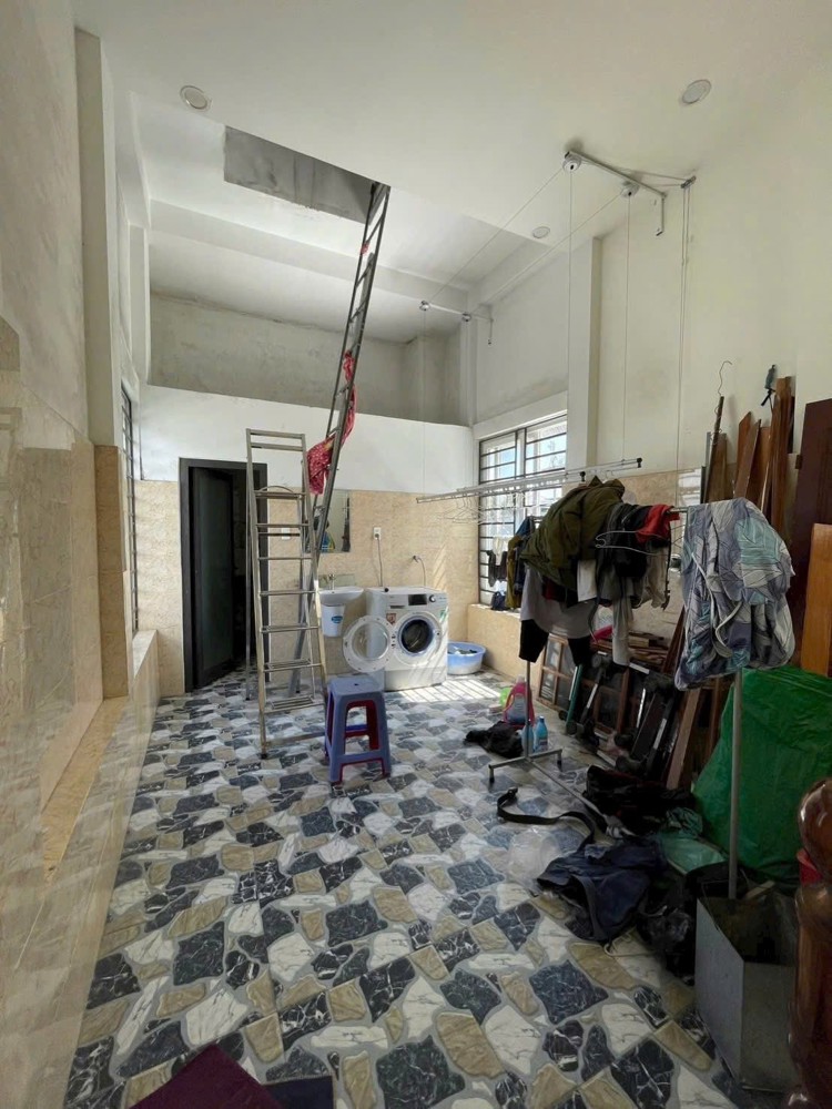 Nhà đẹp 3 tầng 3 mê nội thất gỗ sang trọng, thông ra Yên Thế - Bắc Sơn!