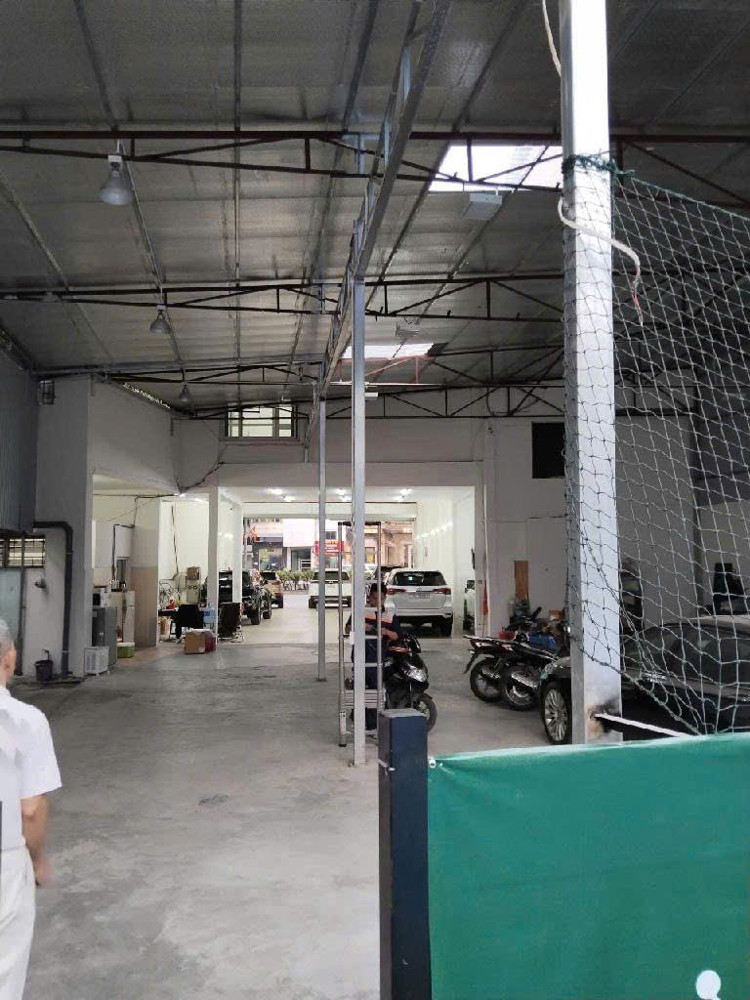 900–1.000m² – Mặt phố Nguyễn Văn Cừ – MT 8.5m – 1 tầng – Giá 220 tỷ