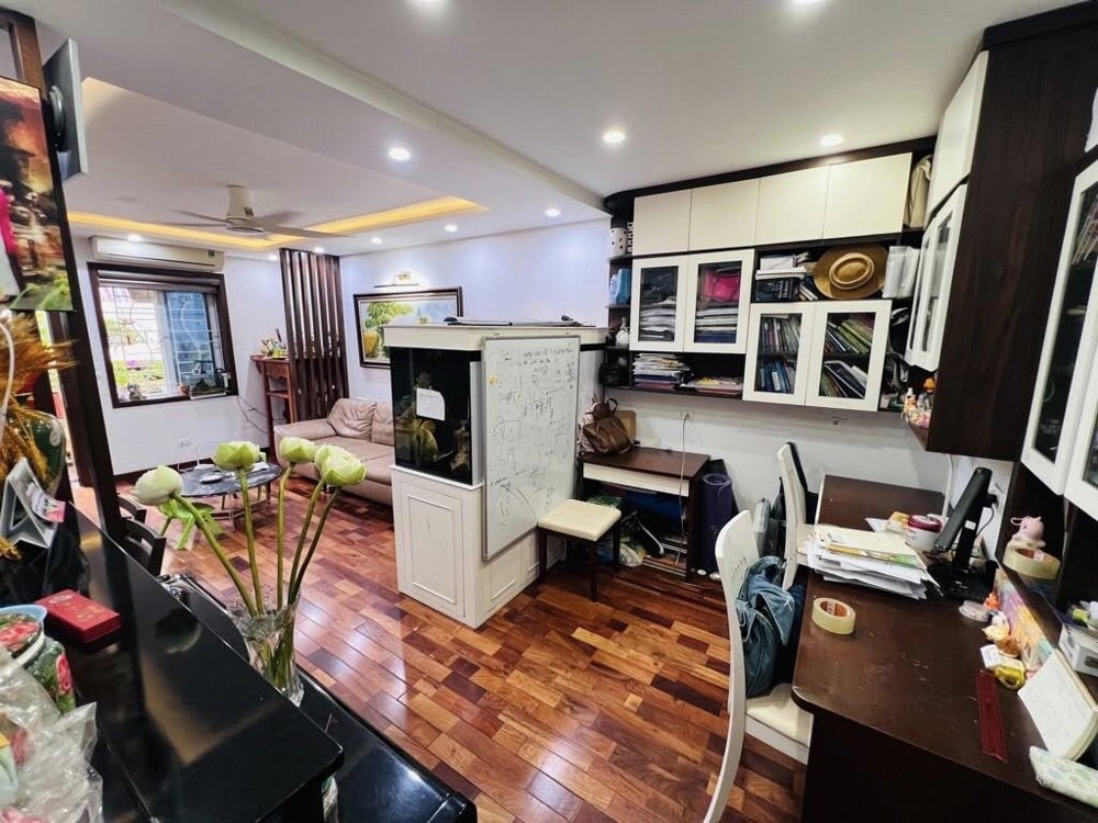 bên NGÕ PHẠM TUẤN TÀI - TO HƠN PHỐ - THANG MÁY - VỈA HÈ Ô TÔ TRÁNH hoạt động - NGÕ THÔNG