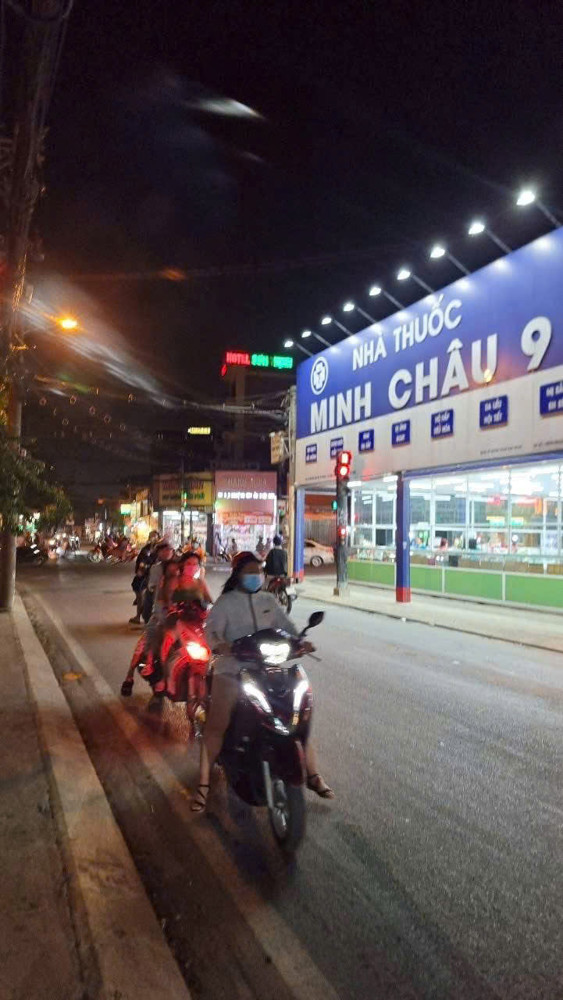 BÁN NHÀ 2 TẦNG (5.3x28) MẶT TIỀN THỚI TAM THÔN 6 – TRUNG TÂM HÓC MÔN