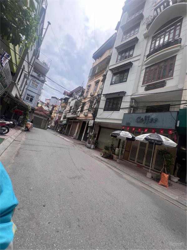 Cho thuê nhà nguyên căn - số 39 mặt ngõ 221 Tôn Đức Thắng Đống Đa - vỉa hè - thang máy, 45m x 7